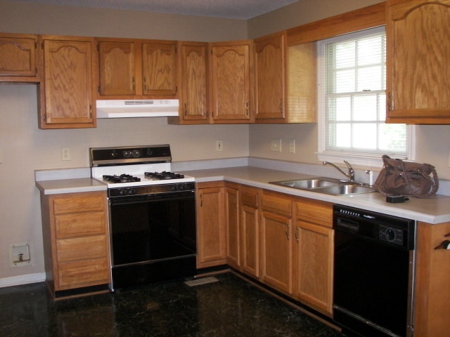 Building Photo - ~~~~ Beautiful Cape Cod Home ~~~~