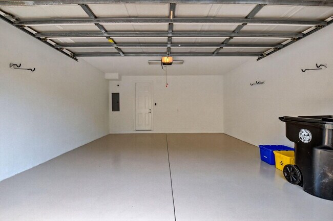 Building Photo - 2502 N Dixie Hwy