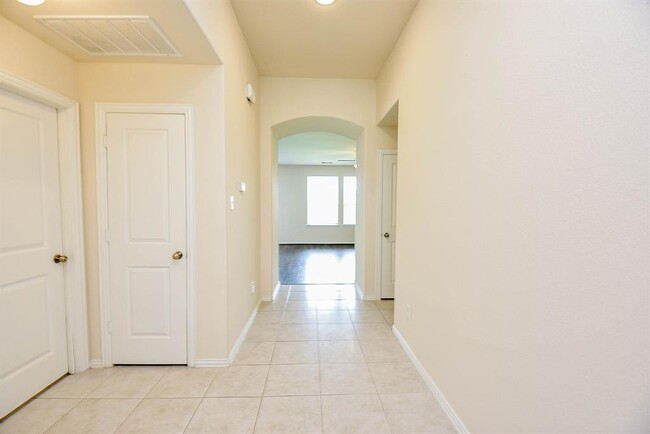 Building Photo - 16035 Dehay Ln