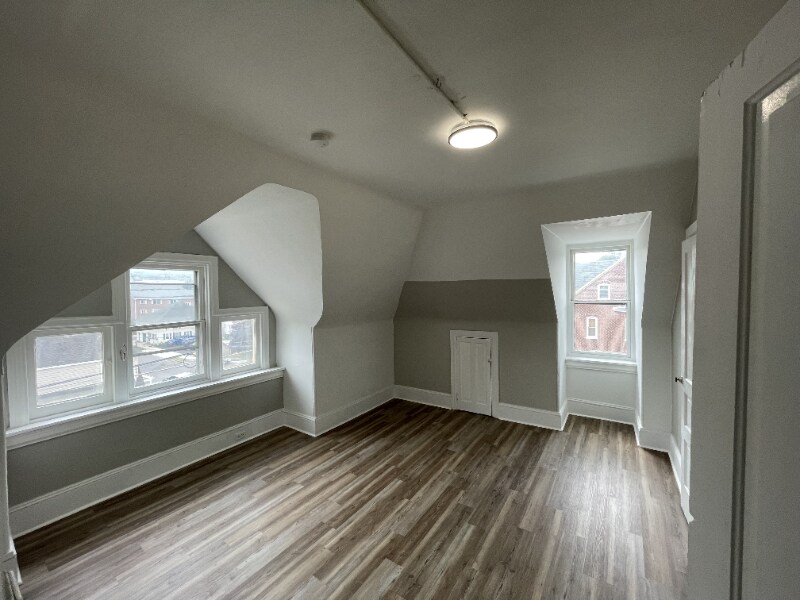 Building Photo - 263 Yost Ave