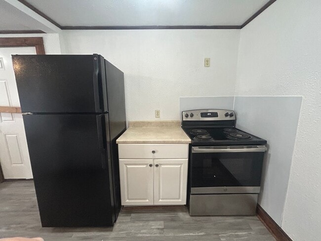 Building Photo - Updated 2 Bed 1 Bath House!!