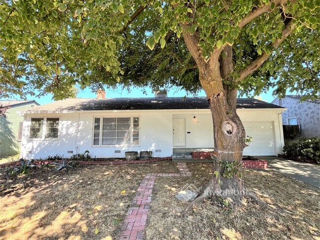 Primary Photo - 1313 Fremont St