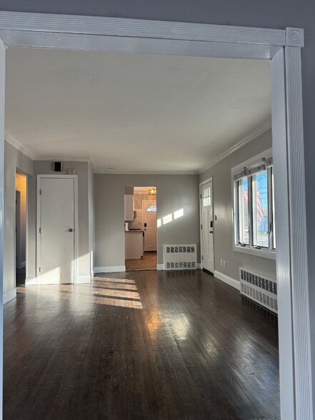 Building Photo - 1239 August Rd