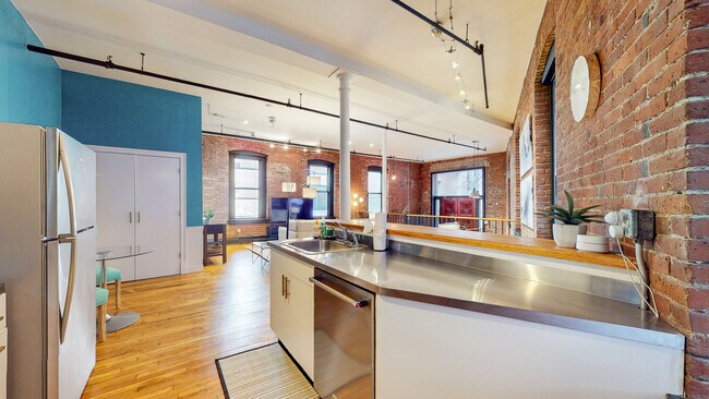 Building Photo - 19 Stanhope St