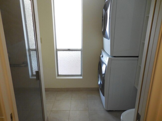 Building Photo - 5432 S Lighthouse Ln