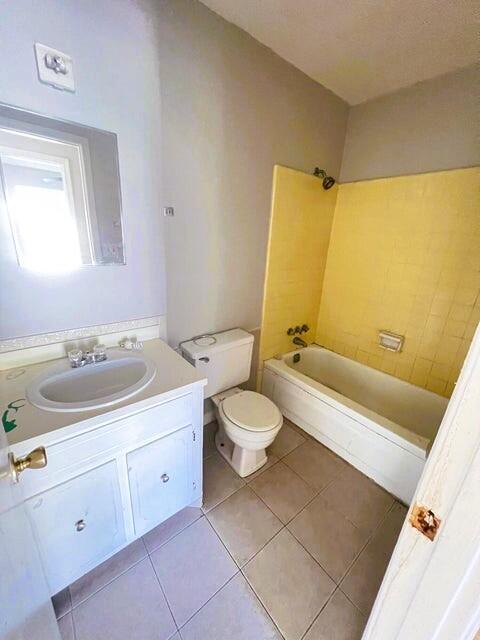 Building Photo - 2824 Meadowbrook Dr