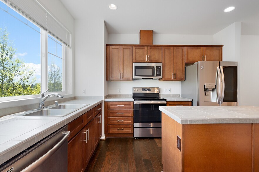 Building Photo - 3443 30th Dr