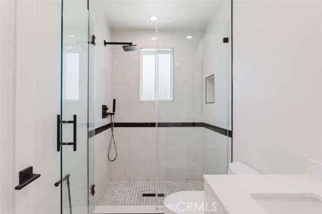 Building Photo - 8119 Shadyglade Ave