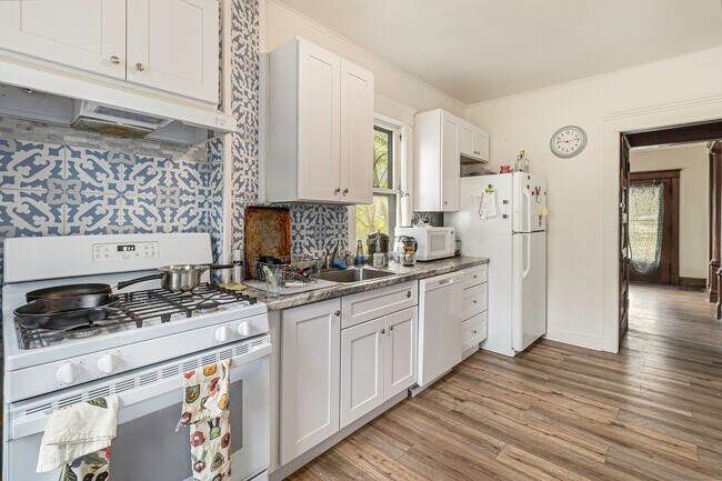 Building Photo - 405 N Ashley St