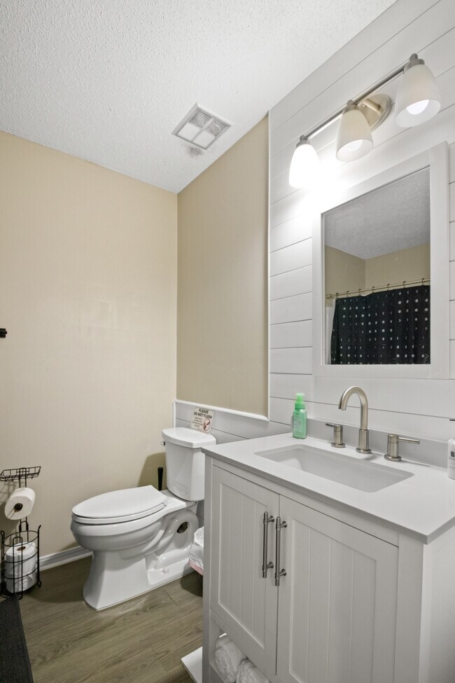 Building Photo - 193 Woodland Park Cir