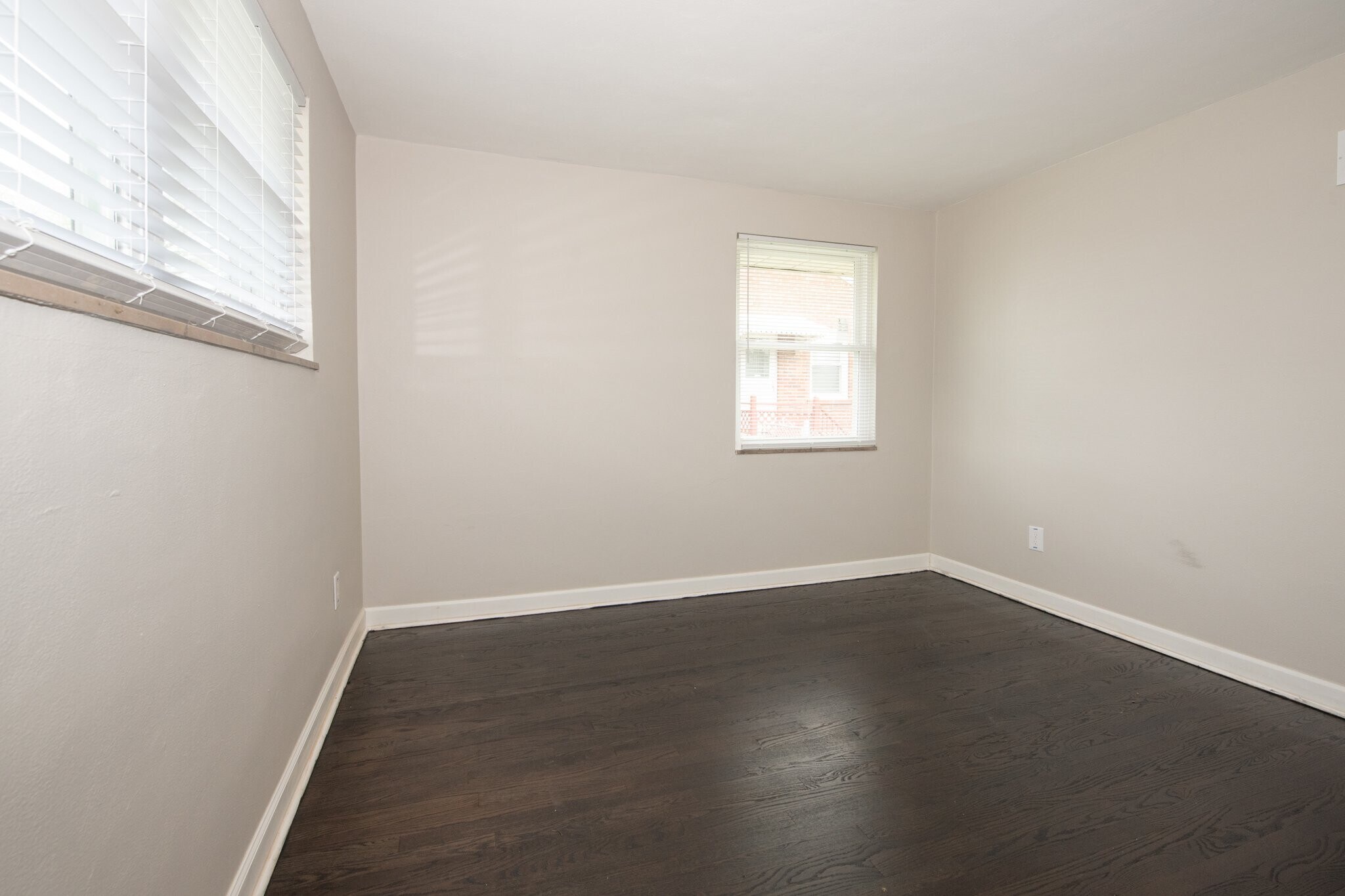 Building Photo - 956 Fontaine Pl