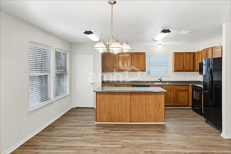 Building Photo - 3552 Peachtree Ln