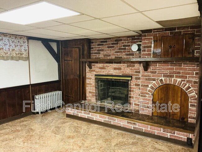 Building Photo - 286 N Walnut St