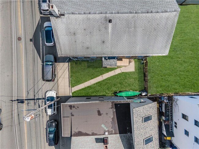 Building Photo - 1081 Bedford St