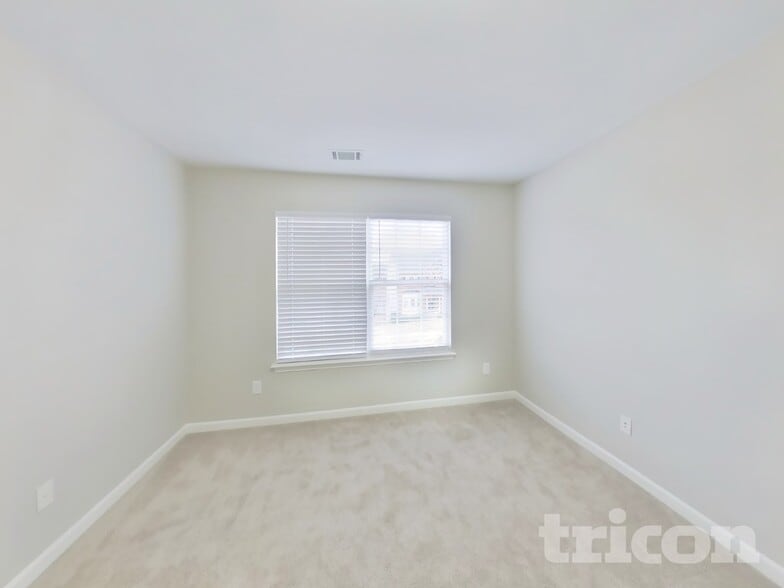 Building Photo - 18 Rockridge Dr