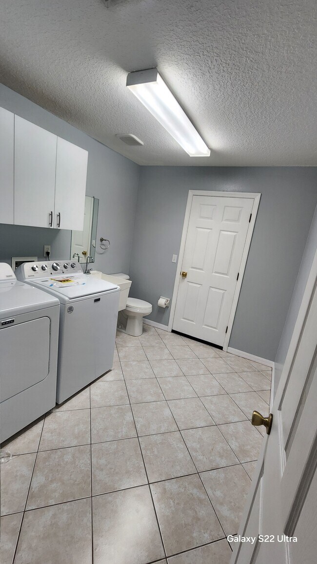 Building Photo - 7239 Rangi Dr