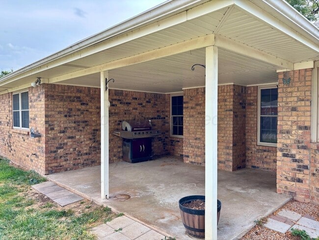 Building Photo - 4005 Linda Dr