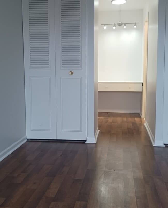 Building Photo - 8801 W Golf Rd