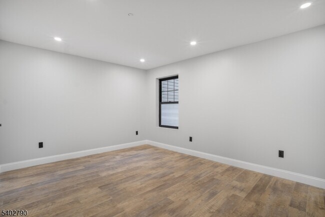 Building Photo - 479 15th Ave