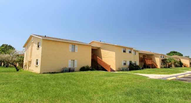 Building Photo - Tarponwood Lake Apartments