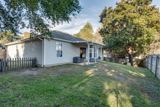 Building Photo - 128 Menzel St