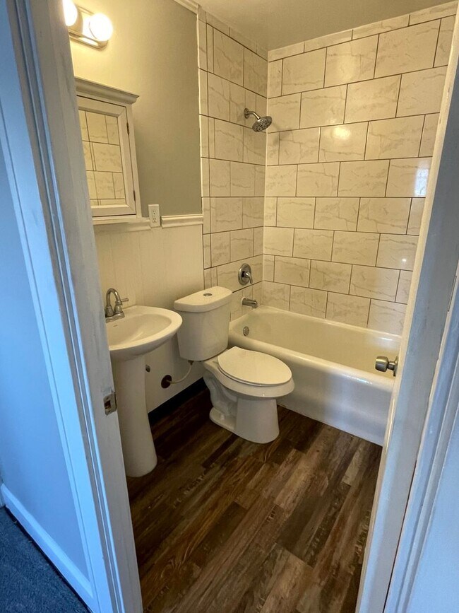 Building Photo - 6711 Dartworth Dr