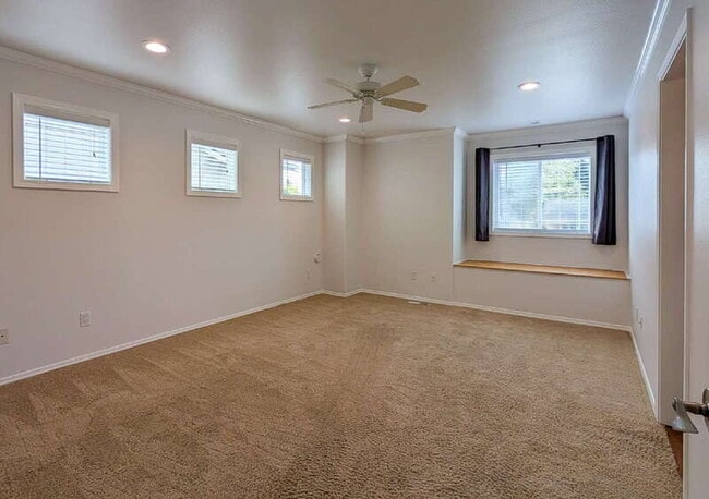 Building Photo - 11625 Center Rd