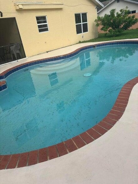 Building Photo - 650 Toxaway Dr