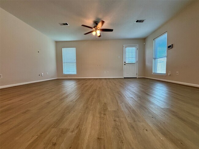 Building Photo - 13019 Skyline Dr