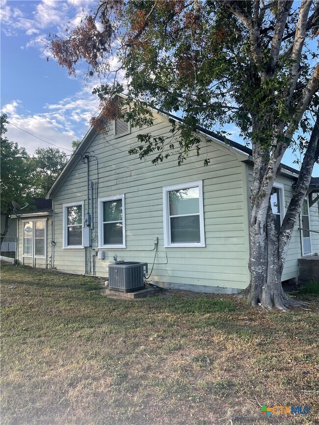 Building Photo - 211 Lackey St