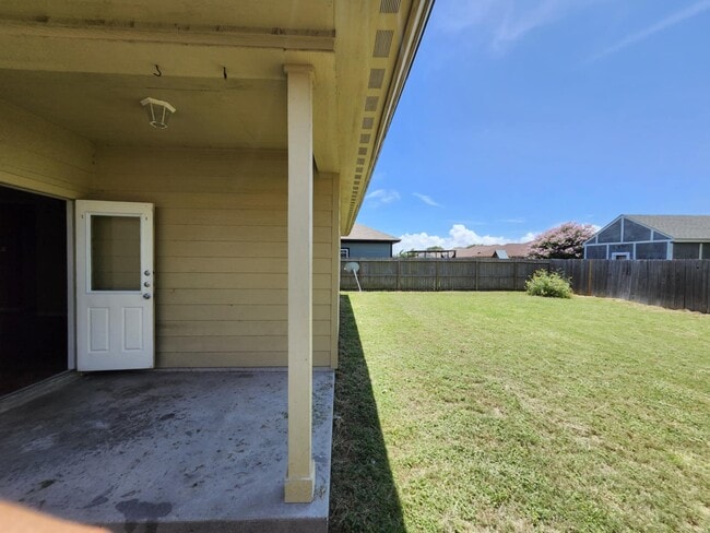 Building Photo - 1034 Livermore St