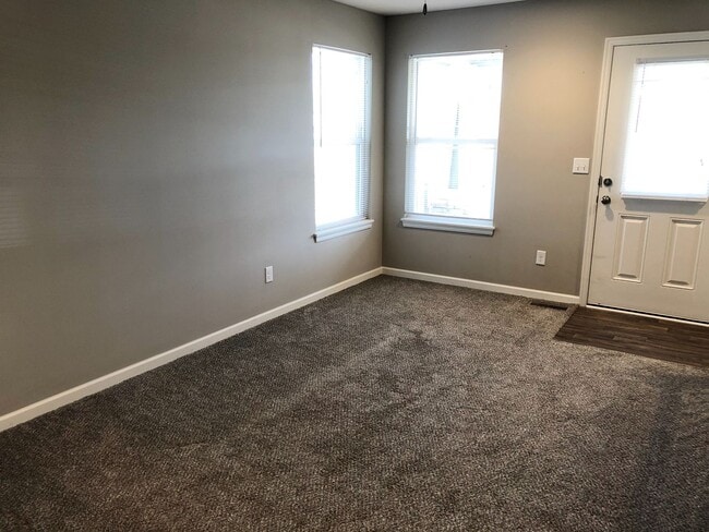 Building Photo - 2 Bed 1 Car Attached Villa with Unfinished Basement