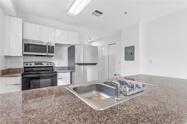 Building Photo - 520 SW 5th St