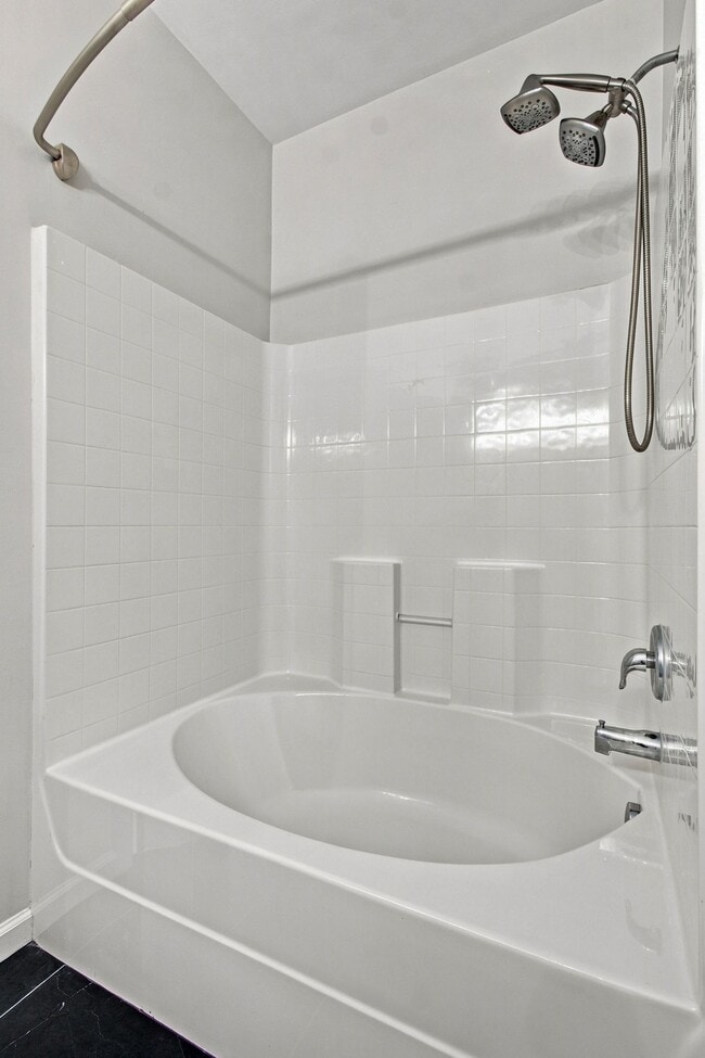 Building Photo - 2055 Hemlock Dr