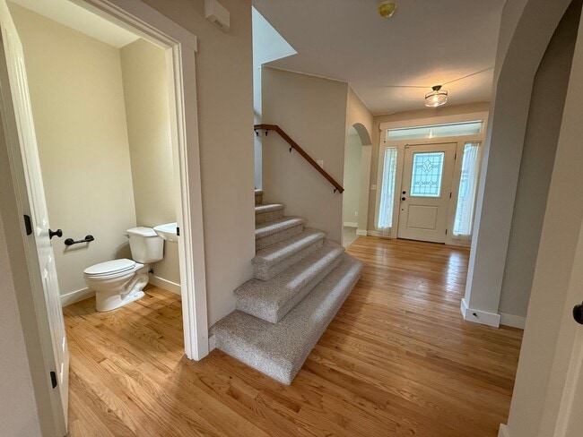 Building Photo - 7704 McKinley Loop NE