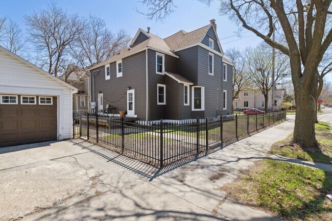 Building Photo - 518-520 West 31st St