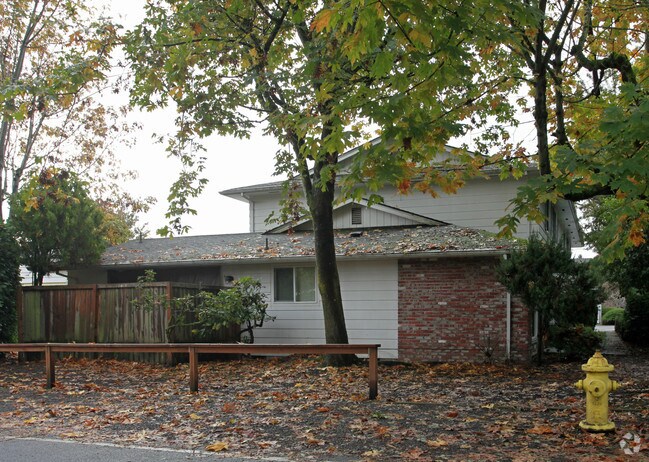 Building Photo - Tiffany Manor