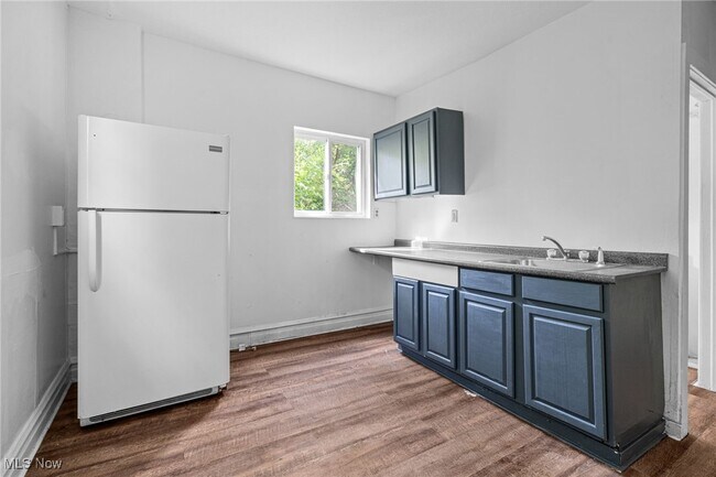 Building Photo - 740 Fern St