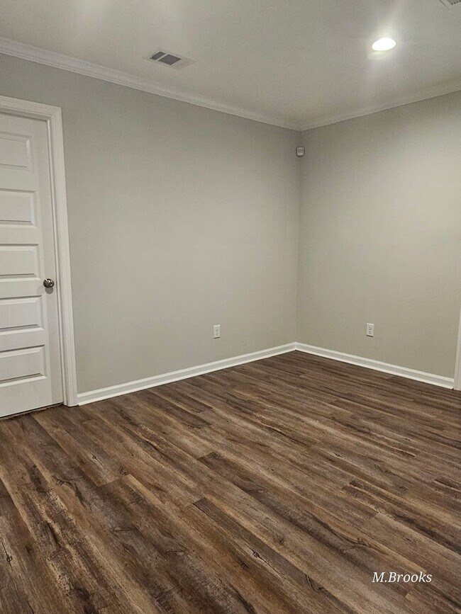 Building Photo - 1704 Almond Tree Pl