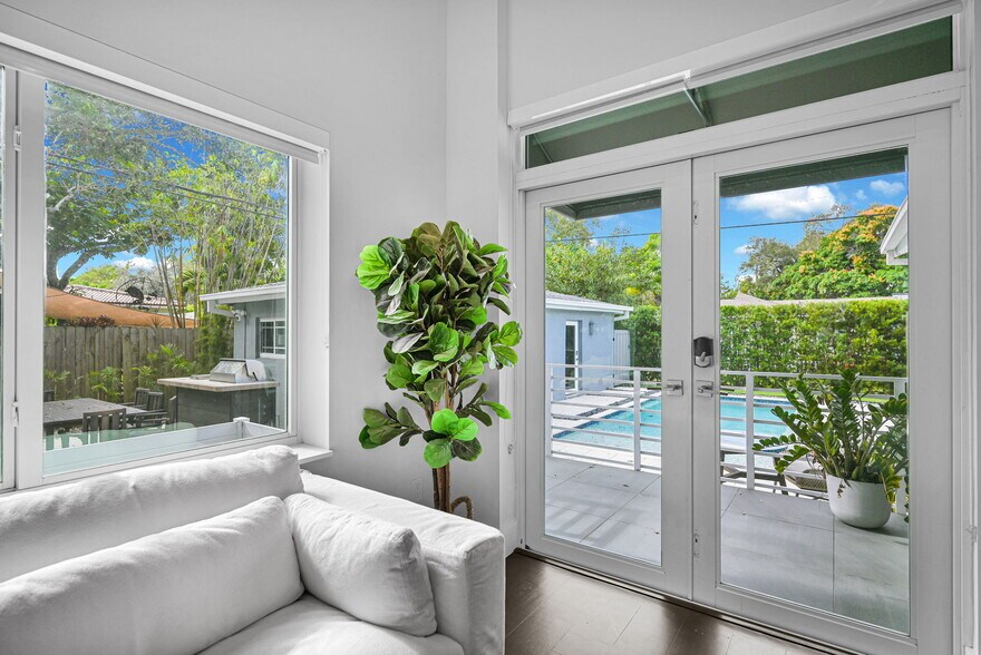 Building Photo - 150 NE 50th Ter