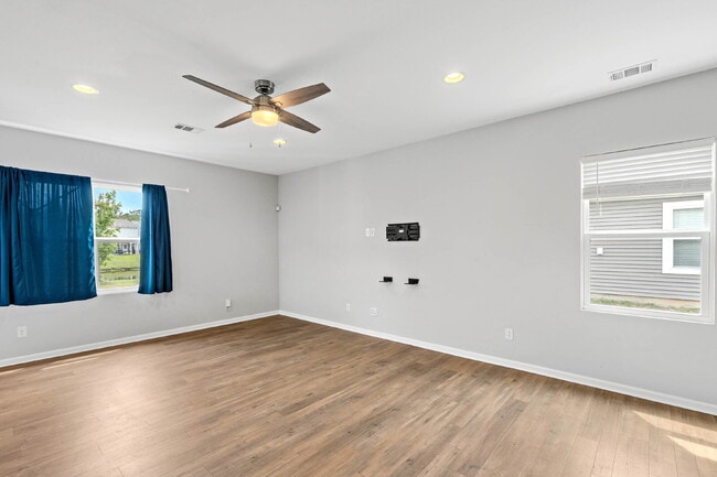 Building Photo - 23 Toxaway Ln