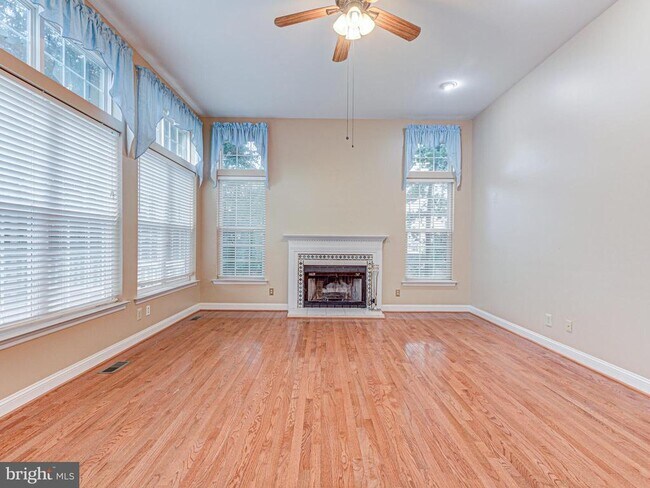 Building Photo - 817 Santmyer Dr SE