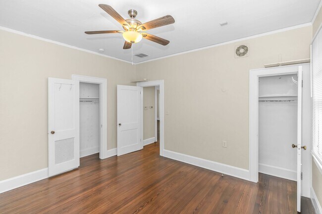 Building Photo - 812 Harwood St