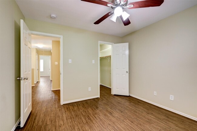 Building Photo - 117 N Villa Oaks Dr