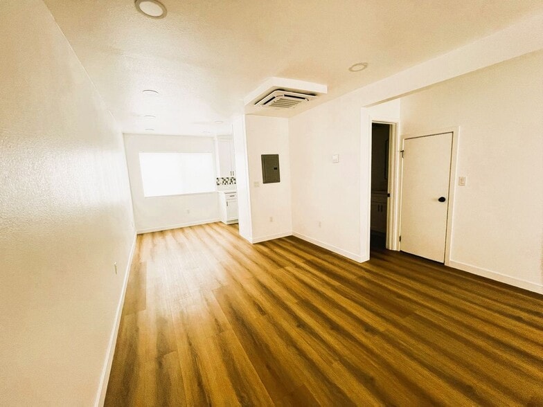 Building Photo - 13811 La Pat Pl