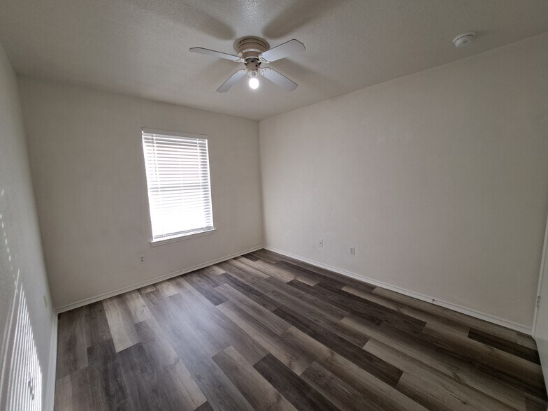 Building Photo - 5706 Greengate Dr