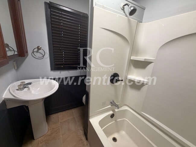 Building Photo - 136 Griffin-