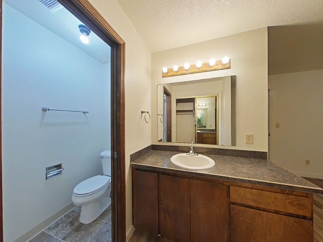 Building Photo - Recently Updated 3 Bedroom House ~ North C...