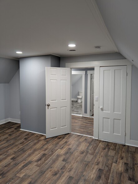 Building Photo - 404 S Barre Rd