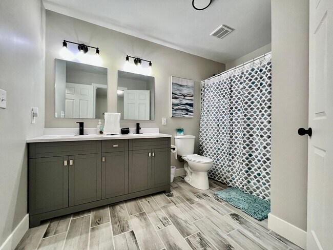 Building Photo - Quaint 4 Bedroom furnished Ranch Home in Mason Ohio